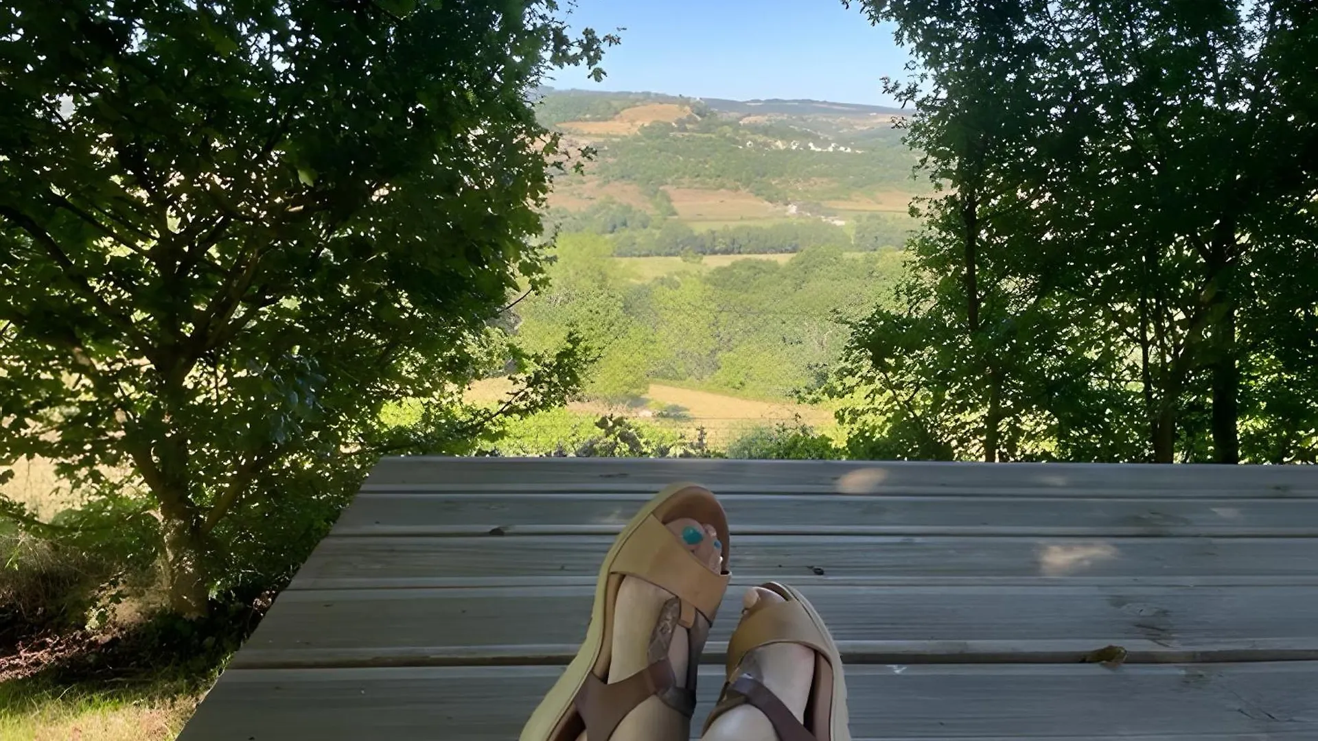 Kemp Tente Lodge Avec Vue Sur L'Aubrac Bessuejouls