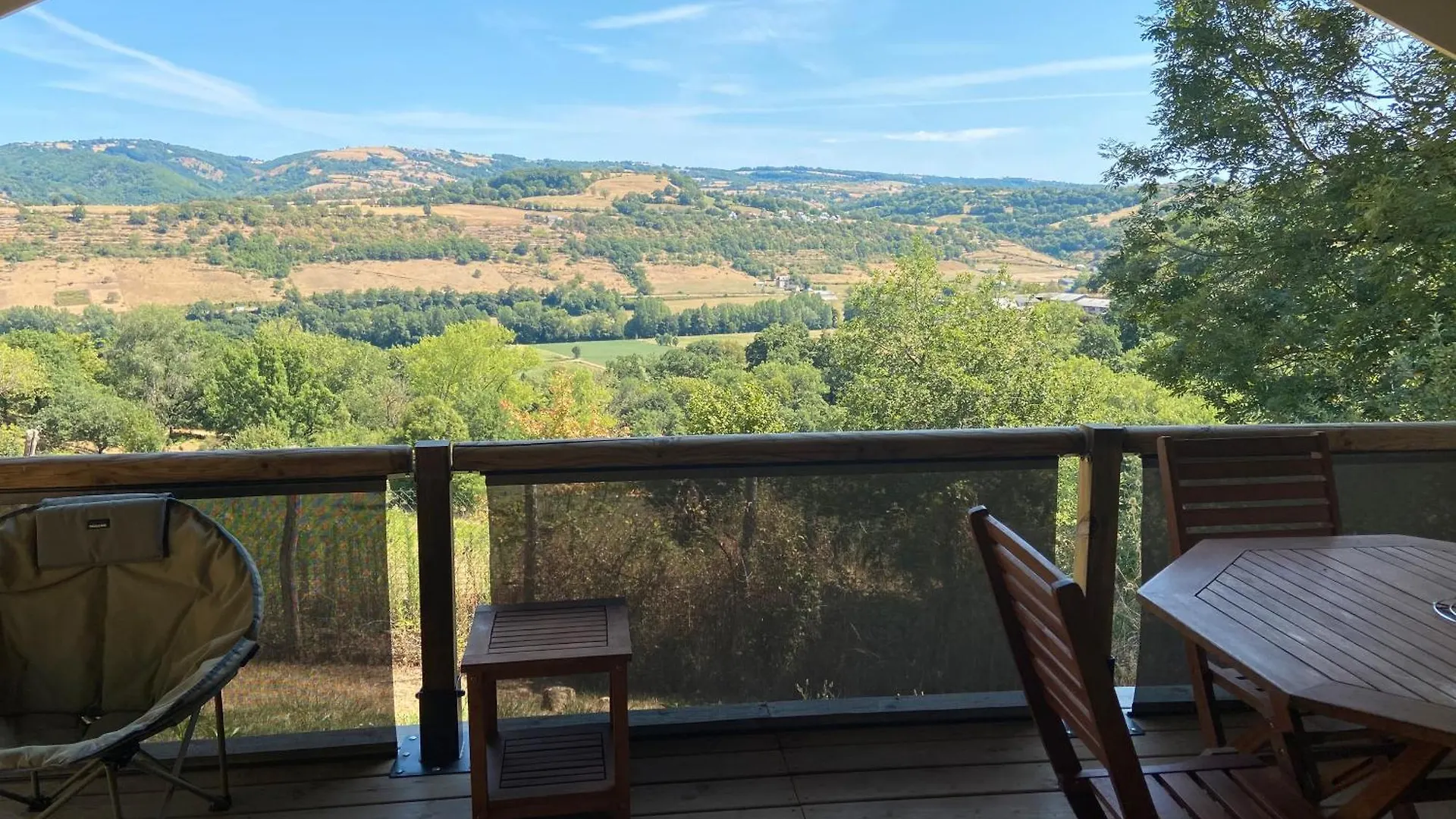 Tente Lodge Avec Vue Sur L'Aubrac Bessuejouls
